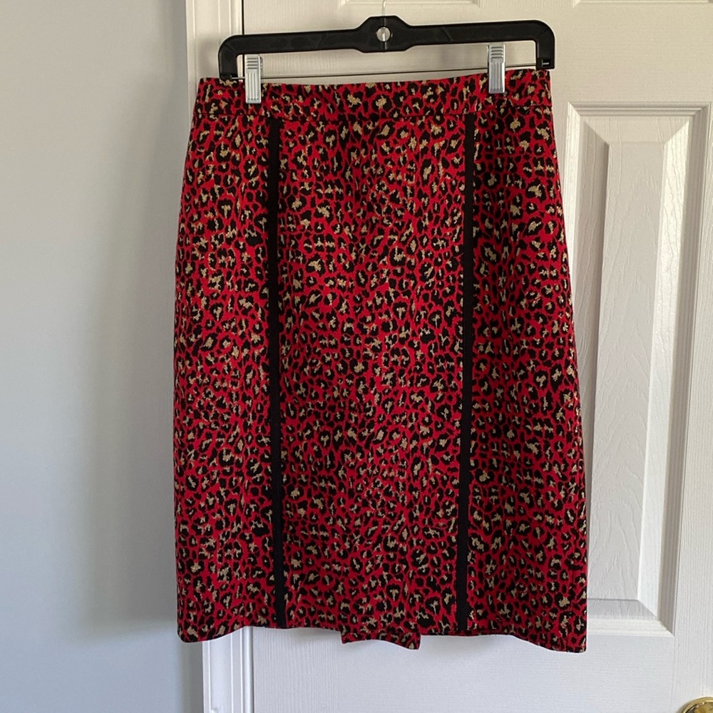 Anne Klein Size 8 Red Leopard Print Lined Pencil Skirt with Black and Gold